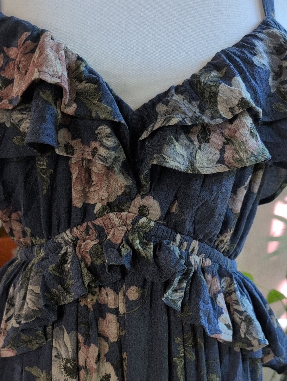 Festi Ruffle Floral Dress. - Picture 4 of 10